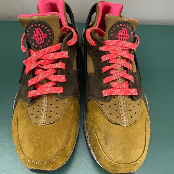 Nike Air Huaraches - Picture 3 of 6